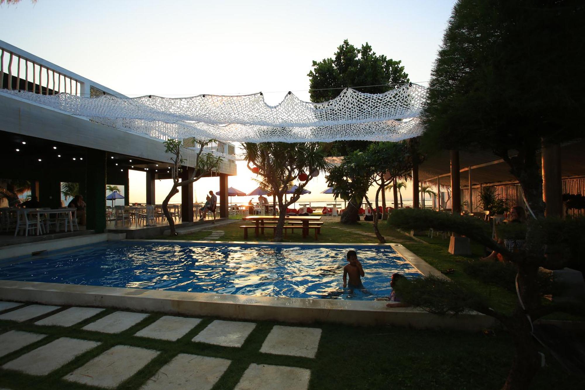 3 Monkeys Lembongan Studio Apartments Gym Recovery Centre Экстерьер фото