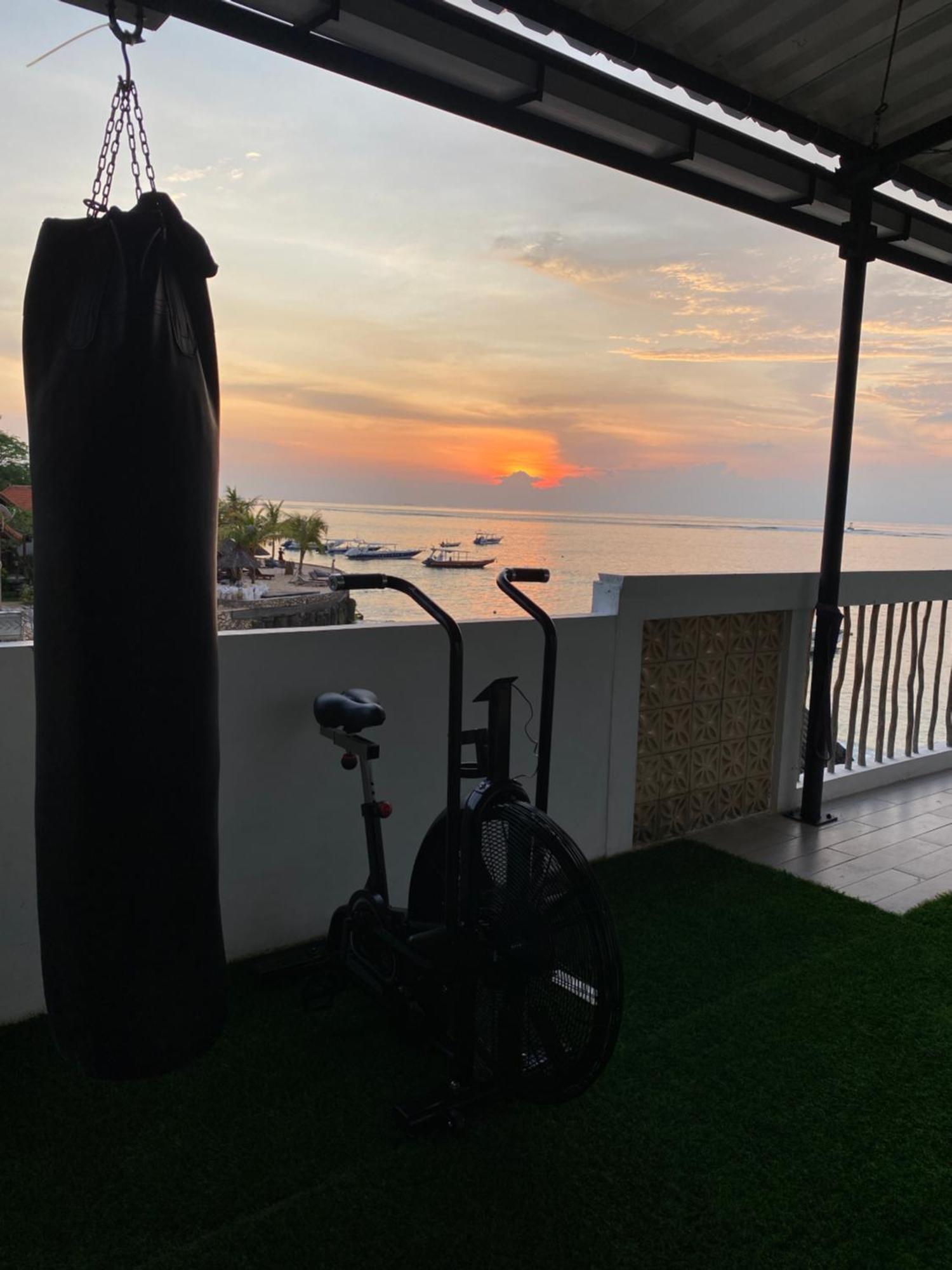 3 Monkeys Lembongan Studio Apartments Gym Recovery Centre Экстерьер фото