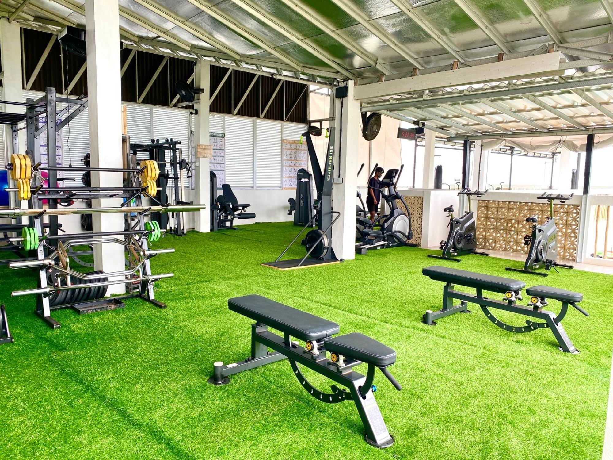 3 Monkeys Lembongan Studio Apartments Gym Recovery Centre Экстерьер фото