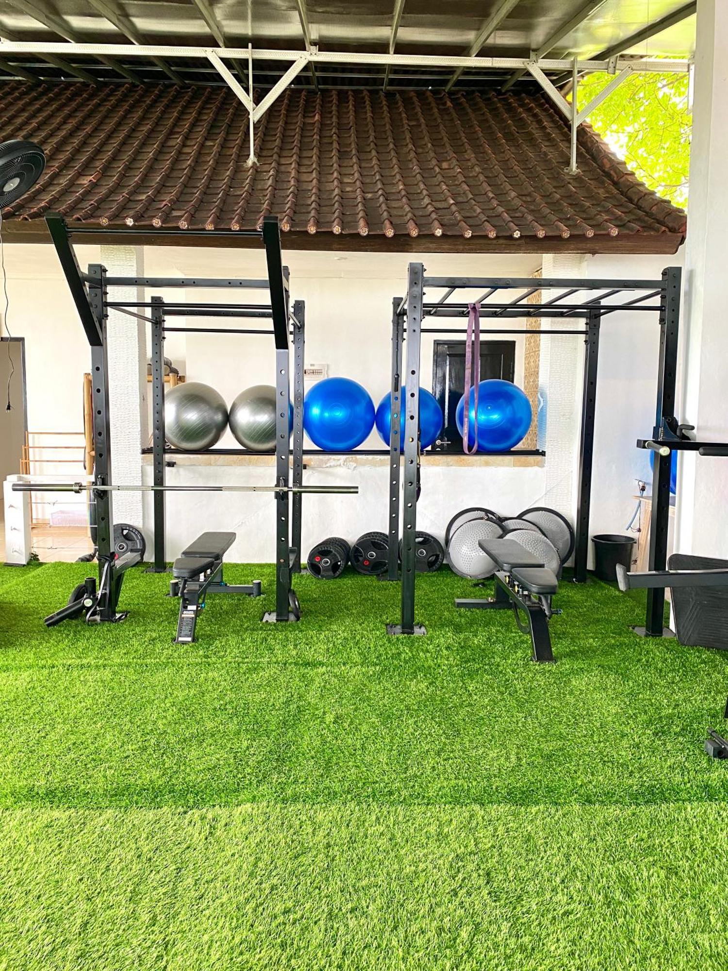 3 Monkeys Lembongan Studio Apartments Gym Recovery Centre Экстерьер фото